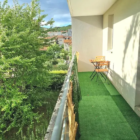 Lägenhet Des Volcans D'auvergne Parking Balcon Wifi Lit180x200